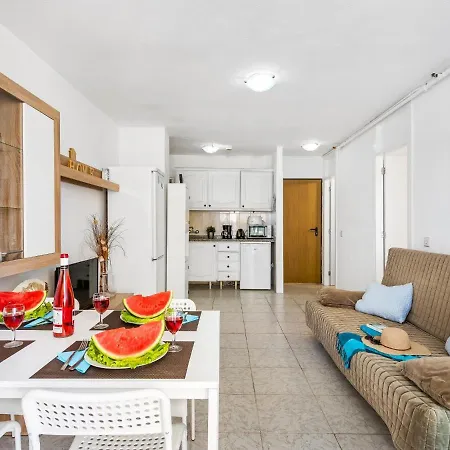 شقة M10 Sea View Apartment Las Americas, Pool, Wifi *